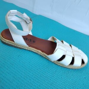 Mudd Lolita Women's White Casual Strappy Sandals Flats  -  Size 7